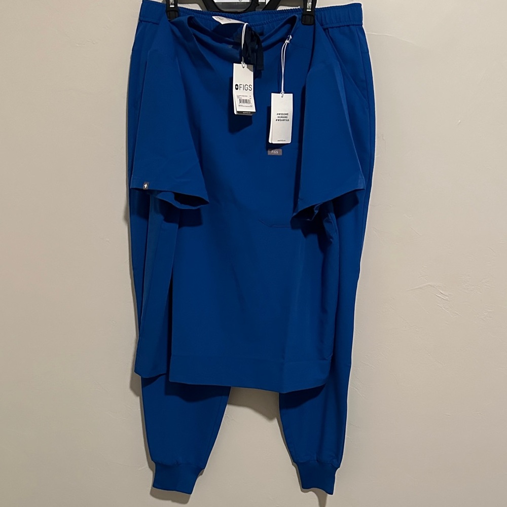 FIGS Royal Blue Tansen joggers scrub pants and Leon scrub top size xl